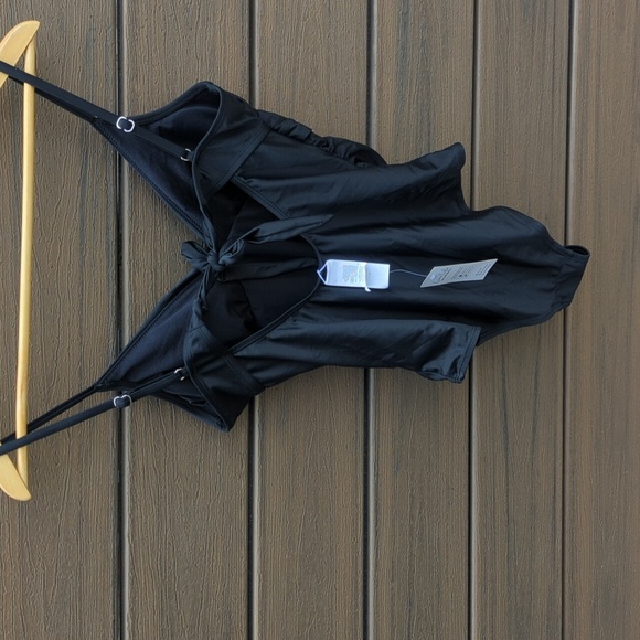 Elegant Black One-Piece Swimsuit - Picture 7 of 7